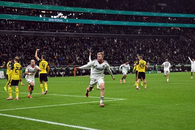 28 10 2025, xpsx, Fußball DFB Pokal 2 Runde, Eintracht Frankfurt Borussia Dortmund v l Jonathan Jonny Burkardt Eintracht Frankfurt celebrate the goal, Der Torjubel zum abseitstor DFL DFB REGULATIONS PROHIBIT ANY USE OF PHOTOGRAPHS as IMAGE SEQUENCES and or QUASI VIDEO Frankfurt am Main