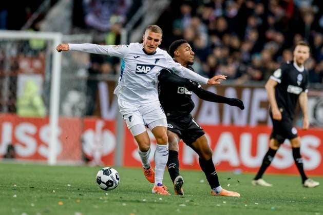 Hamburg, 28 October 2025 Football, DFB Pokal 2025 26, FC St Pauli TSG 1899 Hoffenheim Grischa Prömel TSG 1899 Hoffenheim, 6 , Oladapo Afolayan FC St Pauli, 17 DFL REGULATIONS PROHIBIT ANY USE OF PHOTOGRAPHS AS IMAGE SEQUENCES AND OR QUASI VIDEO
