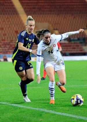 Scotland Women v Switzerland Women International Friendly, Länderspiel, Nationalmannschaft Rachel McLaughlan of Scotland Women (left) competes for the ball with Smilla Vallotto of Switzerland Women during the International Friendly match at KDM Group East End Park, Dunfermline UK Newspapers OUT Copyright: xFredxPalmerx FIL-22413-0105