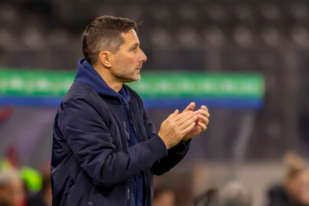 Berlin, Germany October 28, 2025 DFB Pokal 2025 2026 Hertha BSC Berlin vs SV Elversberg In the picture coach Stefan Leitl Hertha gesticulates on the pitch DFB regulations prohibit any use of photographs as image sequences and or quasi video Olympiastadion Berlin Copyright: xFotostandx xSchäferx