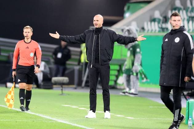 VfL vs Kiel, 2nd round DFB Pokal Wolfsburg, 28 10 2025, FOOTBALL VfL Wolfsburg vs Holstein Kiel, 2nd round DFB Pokal, season 2025 26 Head coach Paul Simonis VfL Wolfsburg Wolfsburg