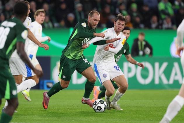 VfL vs Kiel, 2 round DFB Pokal Wolfsburg, 28 10 2025, FOOTBALL VfL Wolfsburg vs Holstein Kiel, 2 round DFB Pokal, season 2025 26 Christian Eriksen VfL Wolfsburg , Magnus Knudsen Holstein Kiel Wolfsburg