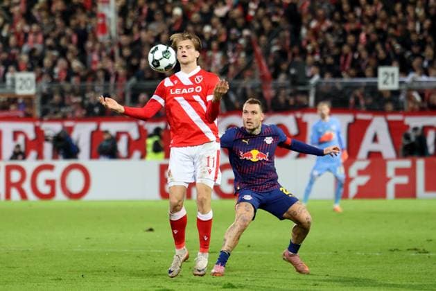 11 Moritz Hannemann Energie Cottbus, l , 22 David Raum Leipzig Football DFB Cup 2 Main Round 2025 2026 FC Energie Cottbus RB Leipzig
