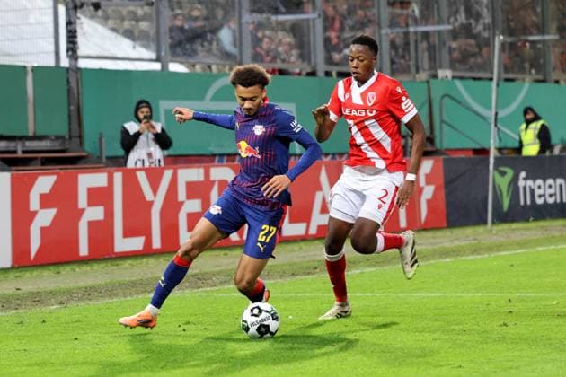 27 Tidiam Gomis Leipzig, l , 2 King Manu Energie Cottbus Football DFB Pokal 2 Main Round 2025 2026 FC Energie Cottbus RB Leipzig