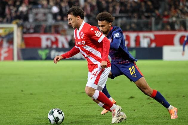 44 Simon Straudi Energie Cottbus, l , 27 Tidiam Gomis Leipzig Football DFB Pokal 2 Main Round 2025 2026 FC Energie Cottbus RB Leipzig