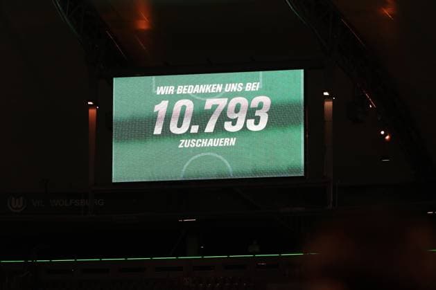 VfL vs Kiel, 2nd round DFB Pokal Wolfsburg, 28 10 2025, FOOTBALL VfL Wolfsburg vs Holstein Kiel, 2nd round DFB Pokal, season 2025 26 Info board with number of spectators Wolfsburg