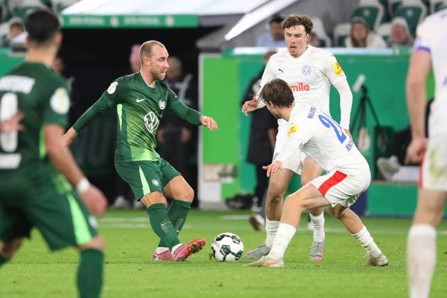 VfL vs Kiel, 2 round DFB Pokal Wolfsburg, 28 10 2025, FOOTBALL VfL Wolfsburg vs Holstein Kiel, 2 round DFB Pokal, season 2025 26 Christian Eriksen VfL Wolfsburg , Adrian Kapralik Holstein Kiel Wolfsburg