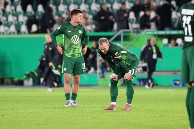 VfL vs Kiel, 2nd round DFB Pokal Wolfsburg, 28 10 2025, FOOTBALL VfL Wolfsburg vs Holstein Kiel, 2nd round DFB Pokal, season 2025 26 End of match, Joakim Maehle VfL Wolfsburg , Maximilian Arnold VfL Wolfsburg Wolfsburg
