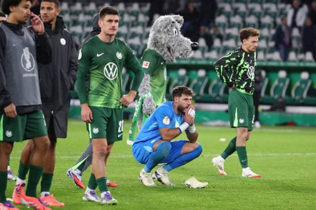 VfL vs Kiel, 2 Round DFB Cup Wolfsburg, 28 10 2025, FOOTBALL VfL Wolfsburg vs Holstein Kiel, 2 Round DFB Cup, Season 2025 26 Joakim Maehle VfL Wolfsburg , Goalkeeper Marius Müller VfL Wolfsburg , Aaron Zehnter VfL Wolfsburg Wolfsburg