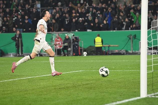 Haris TABAKOVIC MG cheers after his goal for 3 1, cheers, jubilation, joy, cheers, soccer, DFB Pokal, 2 Hauptrunde, Borussia Moenchengladbach MG Karlsruher SC KA 3 1 am 28 10 2025 im Borussiapark Moenchengladbach Deutschland DFL regulations prohibit any use of photographs as image sequences and or quasi video Â