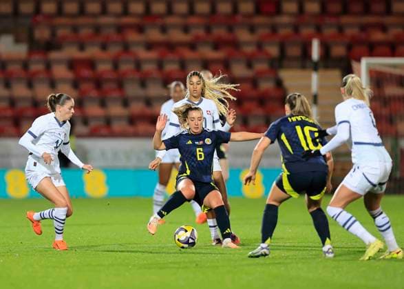 Scotland Women v Switzerland Women International Friendly, Länderspiel, Nationalmannschaft Kirsty MacLean of Scotland Women (middle) controls the ball during the International Friendly match at KDM Group East End Park, Dunfermline UK Newspapers OUT Copyright: xFredxPalmerx FIL-22413-0154