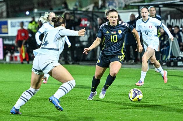 Scotland Women v Switzerland Women International Friendly, Länderspiel, Nationalmannschaft Kirsty Hanson of Scotland Women on the ball during the International Friendly match at KDM Group East End Park, Dunfermline UK Newspapers OUT Copyright: xJamiexJohnstonx FIL-22414-0085