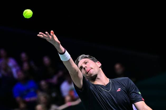 TENNIS : Rolex Paris Masters - Paris - 28 10 2025 Cameron Norrie ( Great Britain ) serves during the Rolex Paris Masters at Paris La Defense Arena on October 28, 2025 in Nanterre, France. (Photo by Federico Pestellini PSNewz ) ParisFrance  Copyright: xFedericoxPestellinix