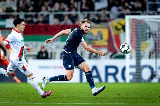 Football, Season 2025 2026, DFB Pokal, WWK Arena Augsburg, 2 Round, FC Augsburg VfL Bochum, 28 10 2025 28 10 2025, Football, Season 2025 2026, DFB Pokal, WWK Arena Augsburg, 2 Round, FC Augsburg VfL Bochum, 3 Philipp Strompf VfL Bochum Photo Lucca Fundel Augsburg WWK Arena Bayern Germany