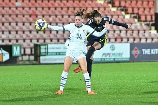 Scotland Women v Switzerland Women International Friendly, Länderspiel, Nationalmannschaft Caroline Weir of Scotland Women shoots past Smilla Vallotto of Switzerland Women during the International Friendly match at KDM Group East End Park, Dunfermline UK Newspapers OUT Copyright: xJamiexJohnstonx FIL-22414-0102