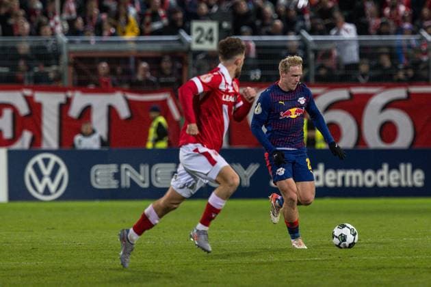 GER, DFB Pokal, 2nd round, FC Energie Cottbus RB Leipzig 28 10 2025, LEAG Energie Stadion, Cottbus, GER, DFB Pokal, 2nd round, FC Energie Cottbus RB Leipzig Xaver Schlager RB Leipzig 24 Â nordphotoxGmbHxx xAlexanderxTrienitz nph00051