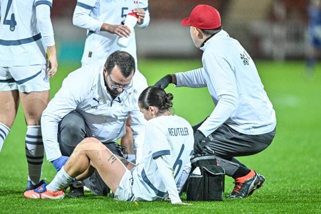 Scotland Women v Switzerland Women International Friendly, Länderspiel, Nationalmannschaft Geraldine Reuteler of Switzerland Women receives treatment during the International Friendly match at KDM Group East End Park, Dunfermline UK Newspapers OUT Copyright: xJamiexJohnstonx FIL-22414-0106