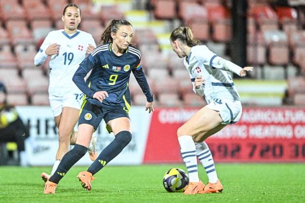 Scotland Women v Switzerland Women International Friendly, Länderspiel, Nationalmannschaft Caroline Weir of Scotland Women dribbles with the ball during the International Friendly match at KDM Group East End Park, Dunfermline UK Newspapers OUT Copyright: xJamiexJohnstonx FIL-22414-0115