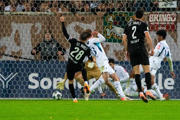 Goal for 2 2 Mathias Pereira Lage FC St Pauli, 28 , shot past goalkeeper Oliver Baumann TSG 1899 Hoffenheim, 01 , GER, FC St Pauli vs TSG 1899 Hoffenheim, Football, DFB Pokal, 2 Round, Season 2025 2026, 28 10 2025 DFL REGULATES PROHIBIT ANY USE OF PHOTOGRAPHS AS IMAGE SEQUENCES AND OR QUASI VIDEO GER, FC St Pauli vs TSG 1899 Hoffenheim, Football, DFB Pokal, 2nd round, 2025 2026 season, 28 10 2025 Hamburg Copyright: xEibner-Pressefoto MaxxVincenx EP_MVN