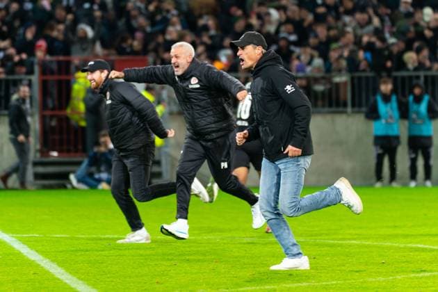Alexander Blessin FC St Pauli, coach cheers after victory end of match, sprint to the team, Peter Nemeth FC St Pauli, Co Coach , GER, FC St Pauli vs TSG 1899 Hoffenheim, Football, DFB Pokal, 2 Round, Season 2025 2026, 28 10 2025 DFL REGULATIONS PROHIBIT ANY USE OF PHOTOGRAPHS AS IMAGE SEQUENCES AND OR QUASI VIDEO GER, FC St Pauli vs TSG 1899 Hoffenheim, Football, DFB Pokal, 2nd round, Season 2025 2026, 28 10 2025 Hamburg Copyright: xEibner-Pressefoto MaxxVincenx EP_MVN