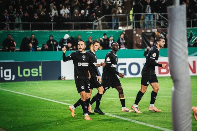 DFB Pokal St Pauli vs TSG Hoffenheim, 28 10 2025 HAMBURG, GERMANY OCTOBER 28 goal, celebration during the DFB Pokal match between DFB Pokal St Pauli vs TSG Hoffenheim at Millerntor Stadion on round 2 of the DFB Pokal on October 28, 2025 in Hamburg, Germany DFL REGULATIONS PROHIBIT ANY USE OF PHOTOGRAPHS AS IMAGE SEQUENCES AND OR QUASI VIDEO Copyright: xBEAUTIFULxSPORTS Tonhäuserx