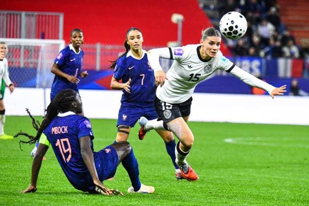 FOOTBALL : France Feminine vs Allemagne Feminine - Ligue des nations - Demi Finale retour - 28 10 2025 Selina Cerci (Allemagne) Griedge Mbock (France) CaenFrance  Copyright: xBaptistexAutissierx