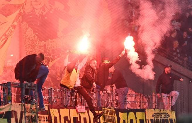 28 10 2025, xjrdrx, Fußball DFB Pokal 2 Runde, Eintracht Frankfurt Borussia Dortmund v l Stimmung Emotionen Jubel Fans Borussia Dortmund DFL DFB REGULATIONS PROHIBIT ANY USE OF PHOTOGRAPHS as IMAGE SEQUENCES and or QUASI VIDEO Frankfurt am Main