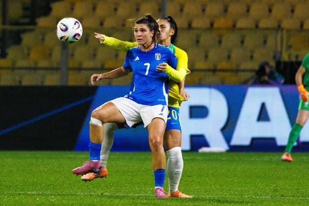 Sofia Cantore of Italy compete for the ball with Mariza Nascimento Silva of Brazil during the friendly match between Italy women and Brazil women, Stadio Tardini on October 28, 2025 in Parma, Italy. Photo: Cinzia Camela.  Copyright: xCinziaxCamela IPAxSportx xipa-agency.netx xx IPA_67202573 IPA_Agency_IPA67202573