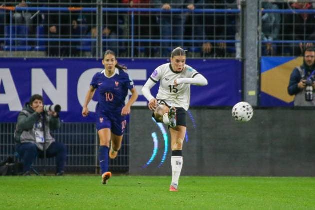 28 10 2025, xgrfx, football UEFA Women s Nations League semi-final , France Germany v l Clara Mateo France , Selina Cerci German women s national team DFL DFB REGULATIONS PROHIBIT ANY USE OF PHOTOGRAPHS as IMAGE SEQUENCES and or QUASI VIDEO Caen
