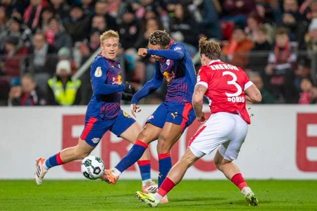 GER, Cottbus, Soccer, DFB Cup, 2nd main round, FC Energie Cottbus vs RB Leipzig in the picture from l Antonio Nusa RB Leipzig 07 , Henry Rorig FC Energie Cottbus 03 , duel, conclusion 28 10 2025, LEAG Energie Stadion Cottbus DFB REGULATIONS PROHIBIT ANY USE OF PHOTOGRAPHS AS IMAGE SEQUENCES AND OR QUASI VIDEO, Copyright: HMBxMedia PaulxFritz