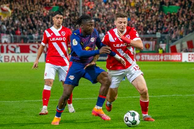 GER, Cottbus, Soccer, DFB Cup, 2nd main round, FC Energie Cottbus vs RB Leipzig in the picture from l Johan Bakayoko RB Leipzig 09 , Erik Engelhardt FC Energie Cottbus 18 , Zweikampf 28 10 2025, LEAG Energie Stadion Cottbus DFB REGULATIONS PROHIBIT ANY USE OF PHOTOGRAPHS AS IMAGE SEQUENCES AND OR QUASI VIDEO, Copyright: HMBxMedia PaulxFritz