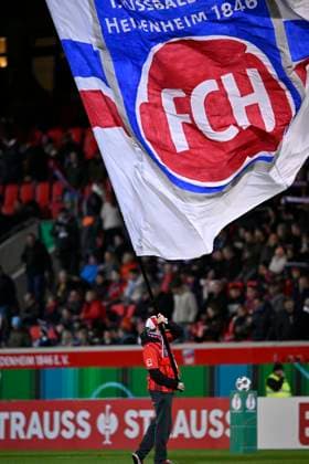 Flag Flag Logo 1 FC Heidenheim Wappen Fahnentraeger 1 FC Heidenheim 1846 FCH vs Hamburger SV HSV DFB Pokal Zweite Runde 28 10 2025 DFL REGULATIONS PROHIBIT ANY USE OF PHOTOGRAPHS AS IMAGE SEQUENCES AND OR QUASI VIDEO 1 FC Heidenheim 1846 FCH vs Hamburger SV HSV