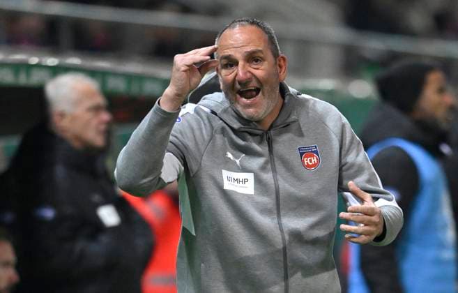 Coach Coach Frank Schmidt 1 FC Heidenheim 1846 FCH on the sidelines Gesture Gesture 1 FC Heidenheim 1846 FCH vs Hamburger SV HSV DFB Pokal Second Round 28 10 2025 DFL REGULATIONS PROHIBIT ANY USE OF PHOTOGRAPHS AS IMAGE SEQUENCES AND OR QUASI VIDEO 1 FC Heidenheim 1846 FCH vs Hamburger SV HSV