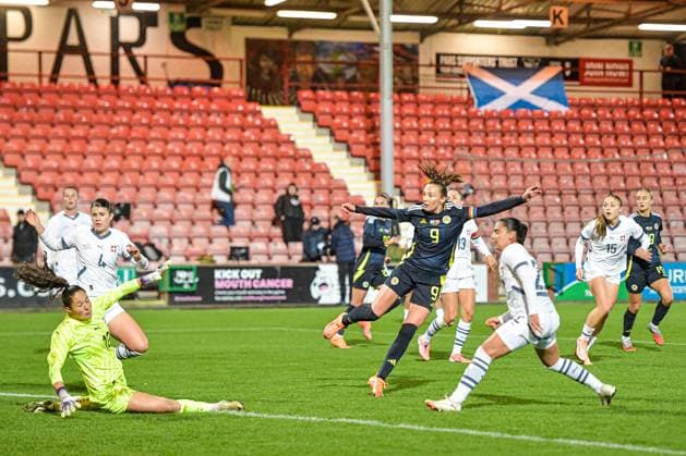 Scotland Women v Switzerland Women International Friendly, Länderspiel, Nationalmannschaft Caroline Weir of Scotland Women scores her sides third goal of the match during the International Friendly match at KDM Group East End Park, Dunfermline UK Newspapers OUT Copyright: xJamiexJohnstonx FIL-22414-0165