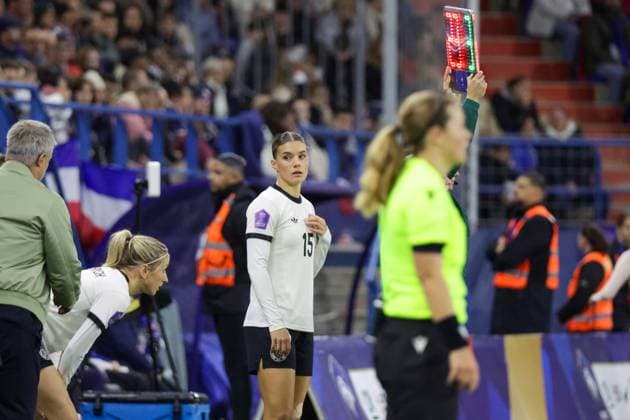 Caen, France 28 October 2025 UEFA Nations League Women 2025 2026 France vs Germany In the picture Selina Cerci Germany , center in the picture, is changed to Stade Michel dÂ Ornano Copyright: xFotostandx xFantinix