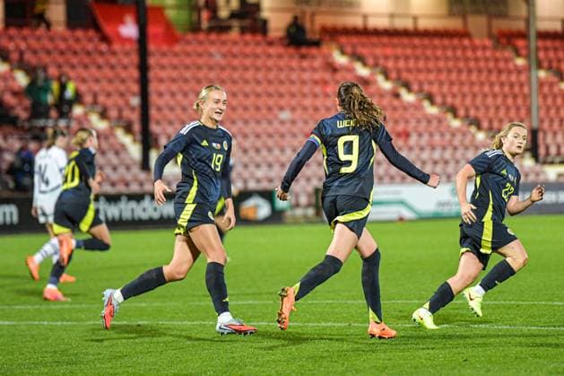 Scotland Women v Switzerland Women International Friendly, Länderspiel, Nationalmannschaft Caroline Weir of Scotland Women scores her sides third goal of the match and celebrates her goal during the International Friendly match at KDM Group East End Park, Dunfermline UK Newspapers OUT Copyright: xJamiexJohnstonx FIL-22414-0166