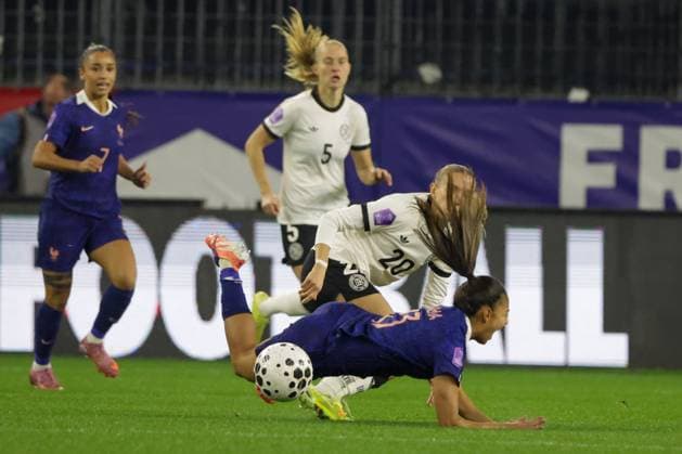 Caen, France 28 October 2025 UEFA Nations League Women 2025 2026 France vs Germany In the picture from left in the duel Selma Bacha France and Jule Brand Germany Stade Michel dÂ Ornano Copyright: xFotostandx xFantinix
