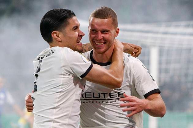 Mönchengladbach, Germany, 28 10 25 Nico Elvedi Borussia Mönchengladbach goal celebration, cheers with Kevin Diks Borussia Mönchengladbach after scoring 2 0 during the DFB Pokal 2 round match between Borussia Mönchengladbach vs Karlsruher SC at Borussia Park Mönchengladbach Stadion im Borussia Park North Rhine Westphalia Germany Copyright: xBrauer-Fotoagenturx xAdrianxSchlx