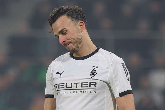 Mönchengladbach, Germany, 28 10 25 Haris Tabakovic Borussia Mönchengladbach is disappointed during the DFB Pokal 2 round match between Borussia Mönchengladbach vs Karlsruher SC at the Stadion im Borussia Park Mönchengladbach Stadion im Borussia Park North Rhine Westphalia Germany Copyright: xBrauer-Fotoagenturx xAdrianxSchlx