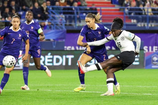 Caen, France 28 October 2025 UEFA Nations League Women 2025 2026 France vs Germany In the picture from left the second scorer Nicole Anyomi Germany scores the goal to 1 1 Stade Michel dÂ Ornano Copyright: xFotostandx xFantinix