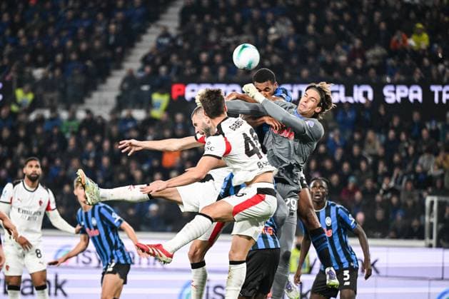 CALCIO - Serie A - Atalanta BC vs AC Milan Marco Carnesecchi of Atalanta BC in action during the Italian Serie A football match between Atalanta BC and AC Milan on 28 of October 2025 at Gewiss stadium in Bergamo, Italy Bergamo Italy  Copyright: xIPAxSport ABACAx