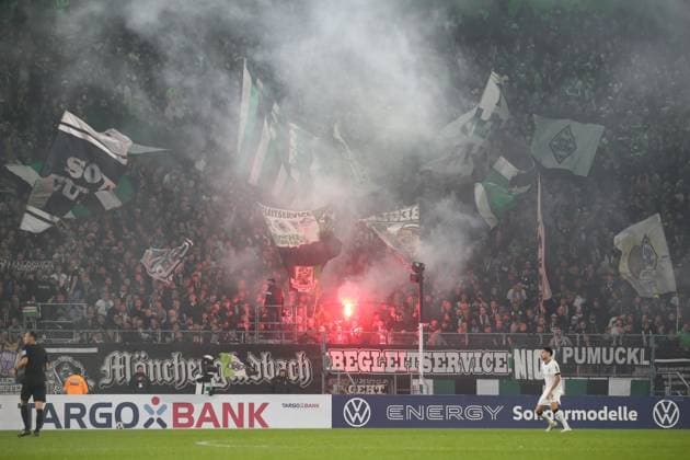 Mönchengladbach, Germany 28 October 2025 DFB Pokal 2025 2026 Borussia Mönchengladbach vs Karlsruher SC In the picture Fans of Borussia Mönchengladbach ignite pyro DFB regulations prohibit any use of photographs as image sequences and or quasi video Borussia Park Nordrhein Westfalen Copyright: xFotostandx xvanxderxVeldenx