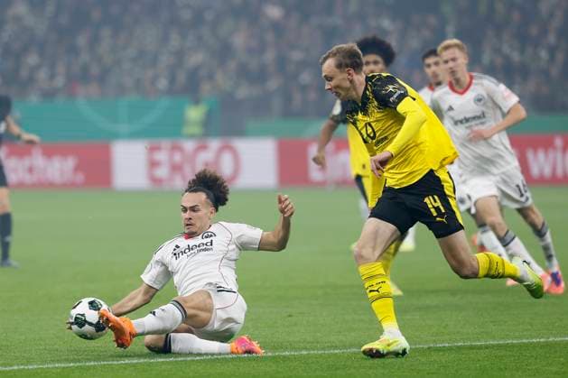 v l Arthur Theate Eintracht Frankfurt, 3 and Maximilian Beier Borussia Dortmund, 14 , 28 10 2025, Football, DFB Pokal, Eintracht Frankfurt Borussia Dortmund, GER, Frankfurt am Main, Deutsche Bank Park, DFB REGULATIONS PROHIBIT ANY USE OF PHOTOGRAPHS AS IMAGE SEQUENCES AND OR QUASI VIDEO Copyright: HMBxMedia xHeikoxBecker