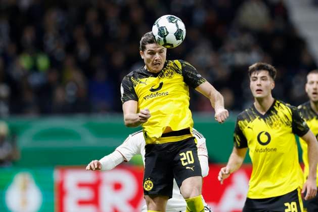 v l Marcel Sabitzer Borussia Dortmund, 20 , 28 10 2025, Football, DFB Pokal, Eintracht Frankfurt Borussia Dortmund, GER, Frankfurt am Main, Deutsche Bank Park, DFB REGULATIONS PROHIBIT ANY USE OF PHOTOGRAPHS AS IMAGE SEQUENCES AND OR QUASI VIDEO Copyright: HMBxMedia xHeikoxBecker