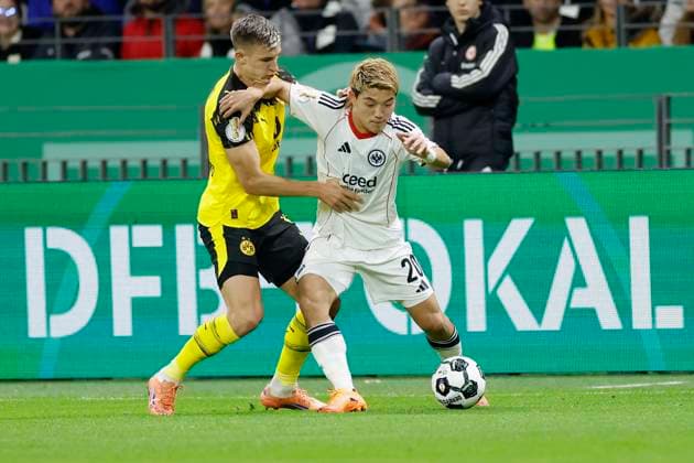 f l Nico Schlotterbeck Borussia Dortmund, 4 and Ritsu Doan Eintracht Frankfurt, 20 , 28 10 2025, Football, DFB Pokal, Eintracht Frankfurt Borussia Dortmund, GER, Frankfurt am Main, Deutsche Bank Park, DFB REGULATIONS PROHIBIT ANY USE OF PHOTOGRAPHS AS IMAGE SEQUENCES AND OR QUASI VIDEO Copyright: HMBxMedia xHeikoxBecker