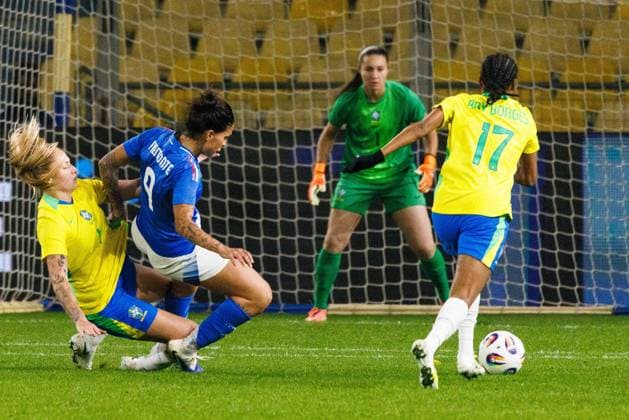 CALCIO - Amichevole - Italy Women vs Brazil Women Ariadna Alves Borges of Brazil, Martina Piemonte of Italy in action during the friendly match between Italy women and Brazil women, Stadio Tardini on October 28, 2025 in Parma, Italy. Photo: Cinzia Camela. Parma Italy  Copyright: xIPAxSport ABACAx