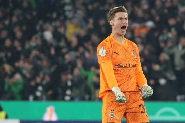 Mönchengladbach, Germany 28 October 2025 DFB Pokal 2025 2026 Borussia Mönchengladbach vs Karlsruher SC In the picture goalkeeper Moritz Nicolas BMG cheers after the goal to 2 0 DFB regulations prohibit any use of photographs as image sequences and or quasi video Borussia Park Nordrhein Westfalen Copyright: xFotostandx xvanxderxVeldenx