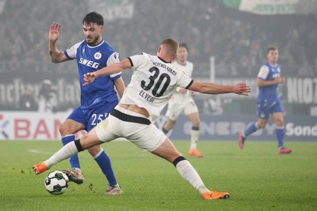 Mönchengladbach, Germany 28 October 2025 DFB Pokal 2025 2026 Borussia Mönchengladbach vs Karlsruher SC In the picture from left in duel Lilian Egloff KSC and Nico Elvedi BMG DFB regulations prohibit any use of photographs as image sequences and or quasi video Borussia Park Nordrhein Westfalen Copyright: xFotostandx xvanxderxVeldenx
