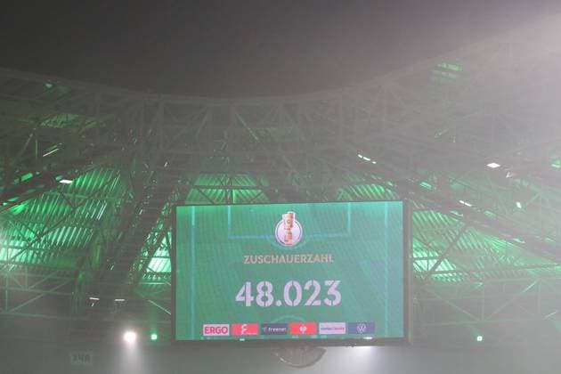 Mönchengladbach, Germany 28 October 2025 DFB Pokal 2025 2026 Borussia Mönchengladbach vs Karlsruher SC In the picture The scoreboard with the number of spectators DFB regulations prohibit any use of photographs as image sequences and or quasi video Borussia Park Nordrhein Westfalen Copyright: xFotostandx xvanxderxVeldenx