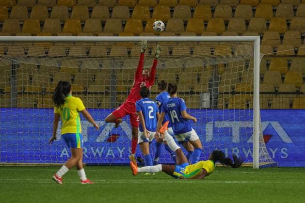 CALCIO - Amichevole - Italy Women vs Brazil Women Francesca Durante (Italy) saves the ball during Italy Women vs Brazil Women, Friendly football match in Parma, Italy, October 28 2025 Parma Italy  Copyright: xIPAxSport ABACAx